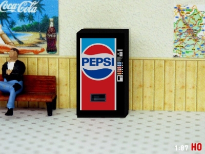 1/87 Track H0 Pepsi Cola vending machine